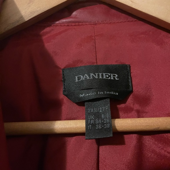Danier - Genuine red leather jacket - Picture 3 of 6
